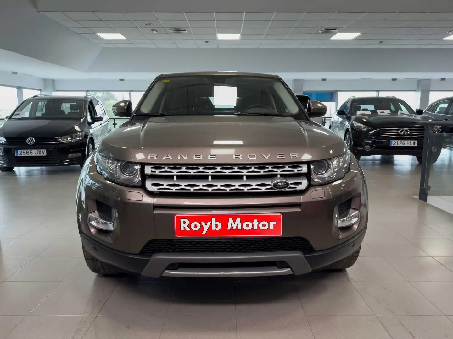 Land Rover Range Rover Evoque 2.2L SD4 Pure 4x4 190 Aut. Gris - 2