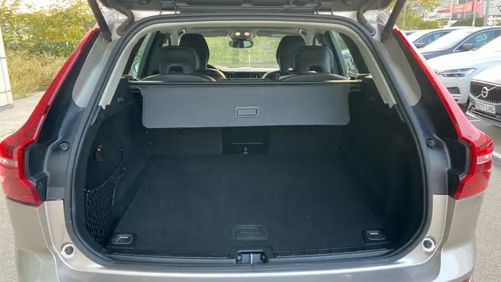 Volvo XC60 2023, foto 12