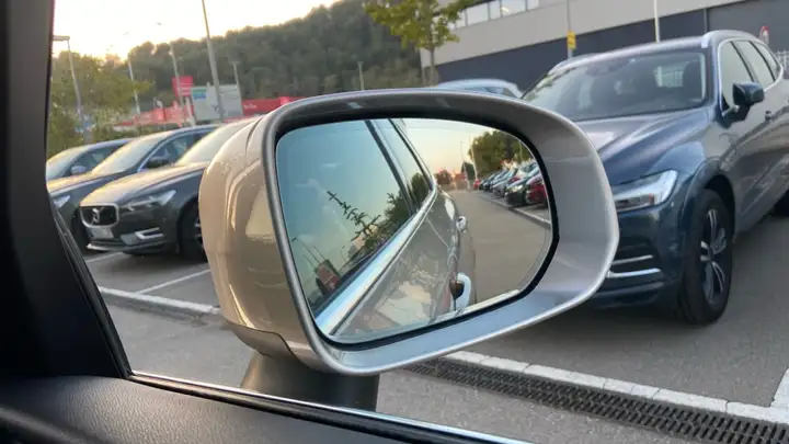 Volvo XC60 2023, foto 20
