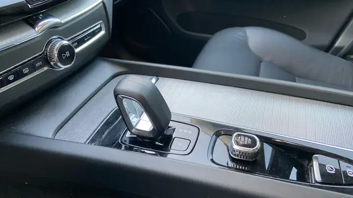 Volvo XC60 2023, foto 17
