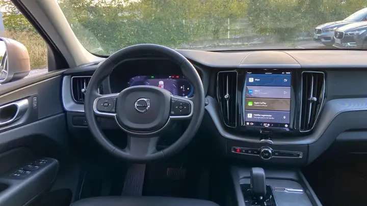 Volvo XC60 2023, foto 13