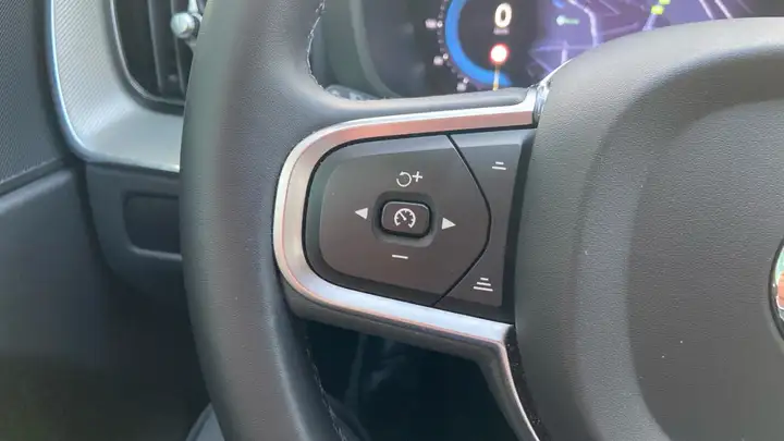 Volvo XC60 2023, foto 18
