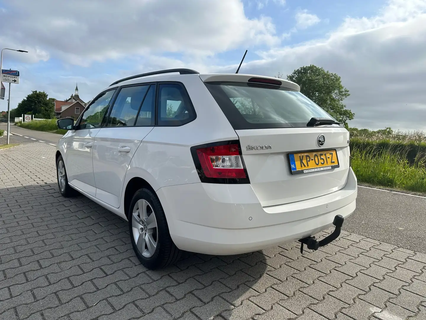 Skoda Fabia Combi 1.2 TSI Ambition Business, Trekhaak, Navigat Bianco - 2