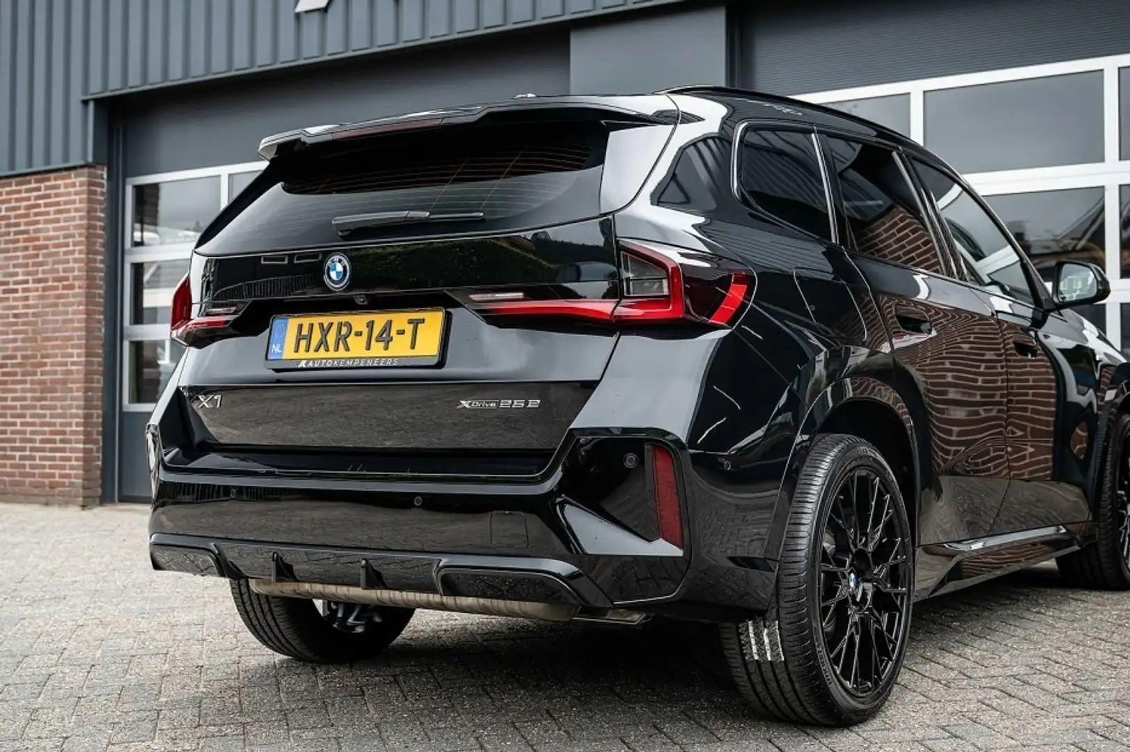 BMW X1 25e xDrive M Sport | Shadow | Driving Ass. Plus | Zwart - 2