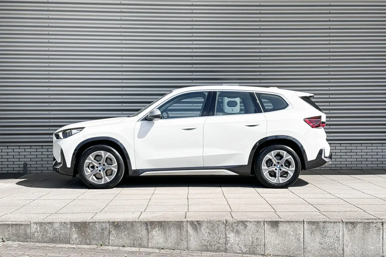 BMW iX1 xDrive30 67 kWh Wit - 2