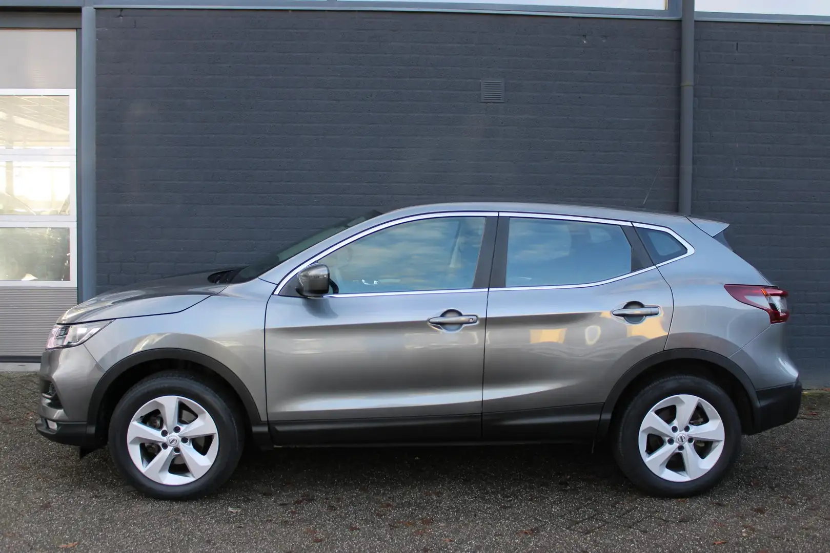 Nissan Qashqai 1.3 DIG-T 140 PK Acces Edition NL-Auto | Navigatie Grau - 2
