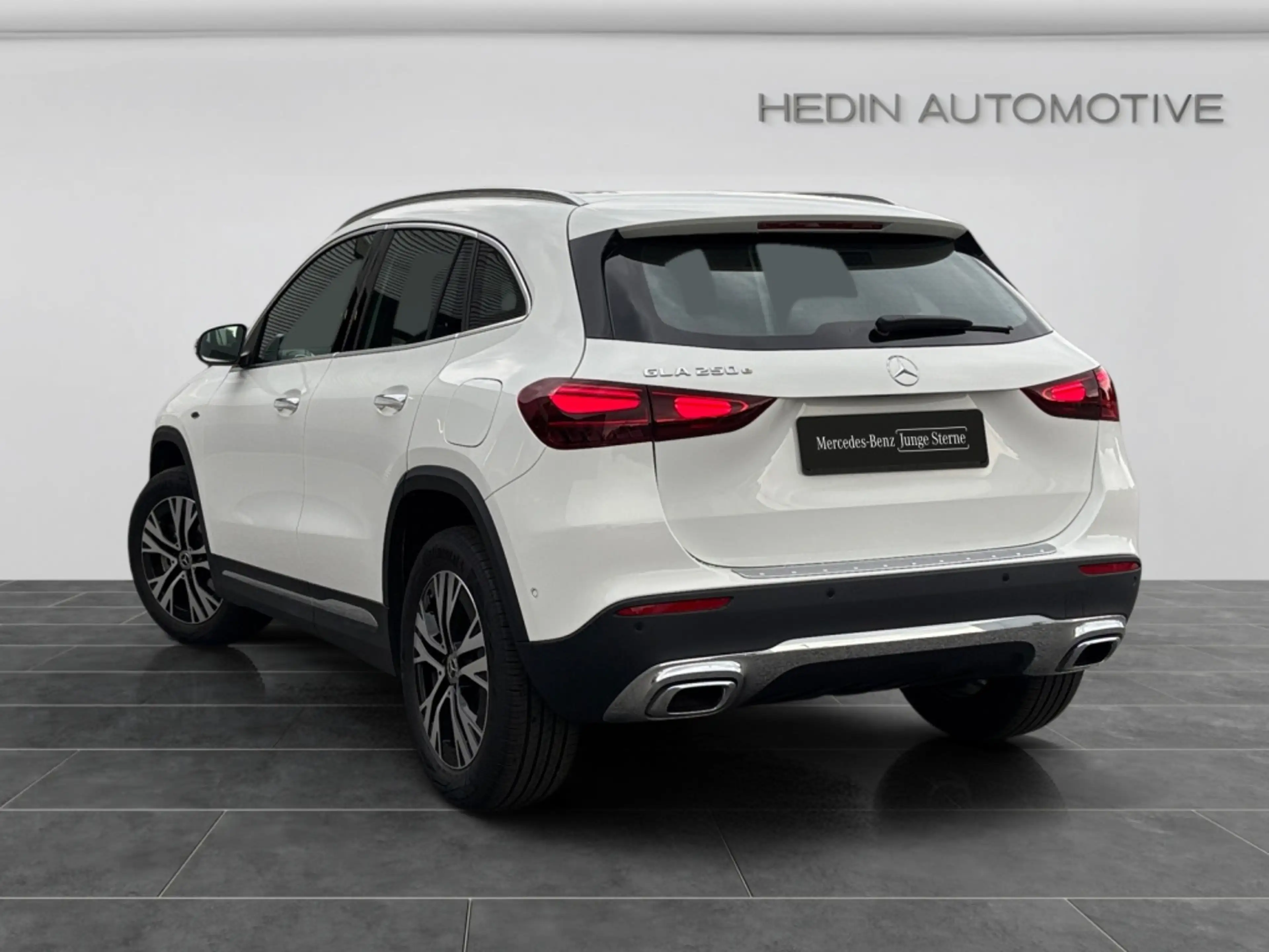 Mercedes-Benz GLA 250 e mit EQ Hybrid Technologie PROGRESSIVE — photo 3