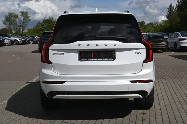 Volvo XC90 view 5