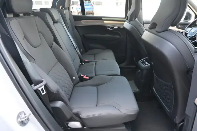 Volvo XC90 view 15
