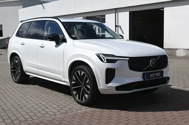 Volvo XC90 view 8