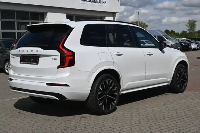 Volvo XC90 view 6