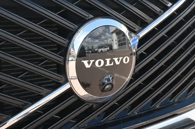 Volvo XC90 view 10