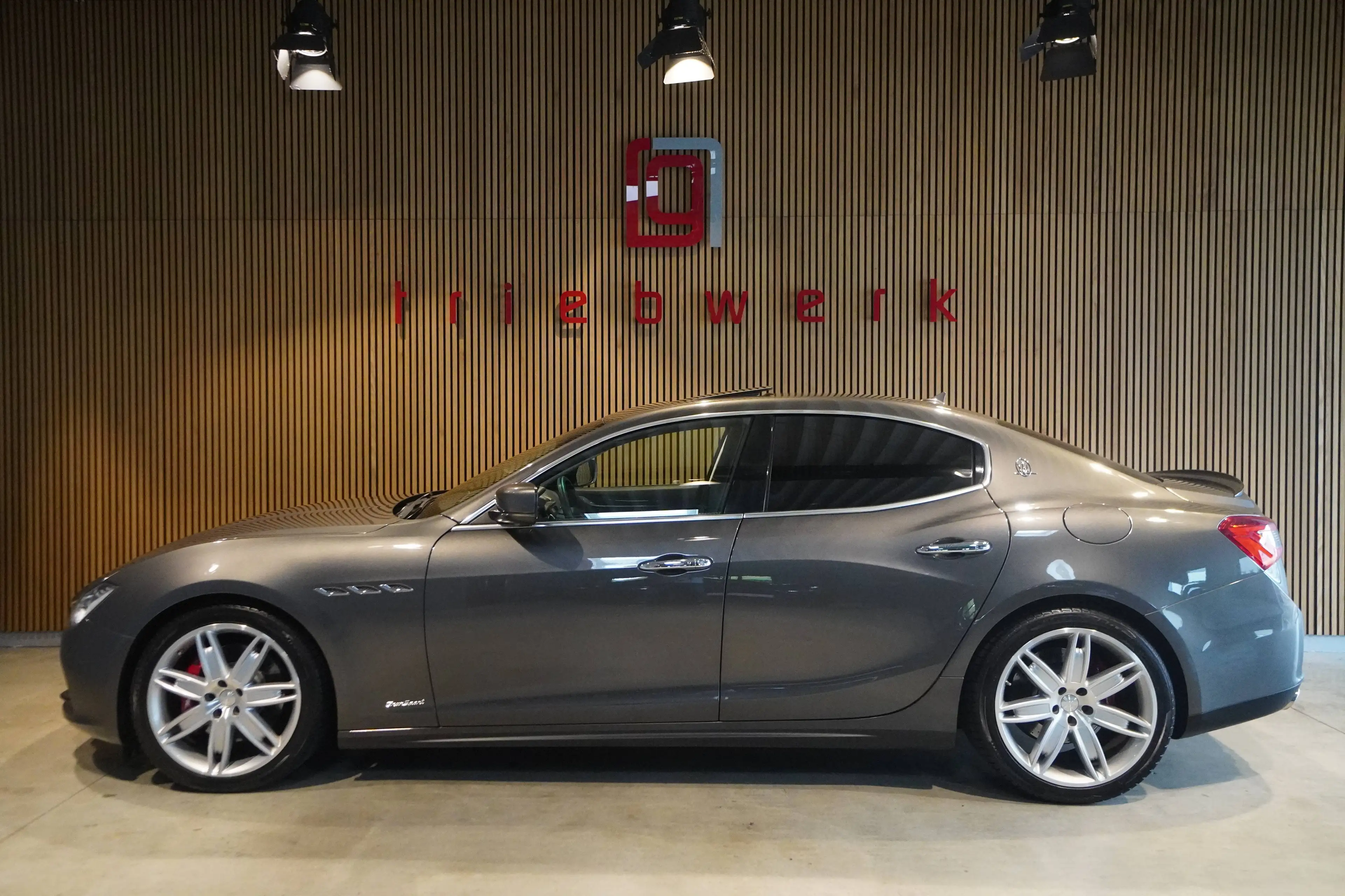 Maserati Ghibli Ghibli Automatik S Q4-BRD-U-frei-Traum Zustand — photo 4