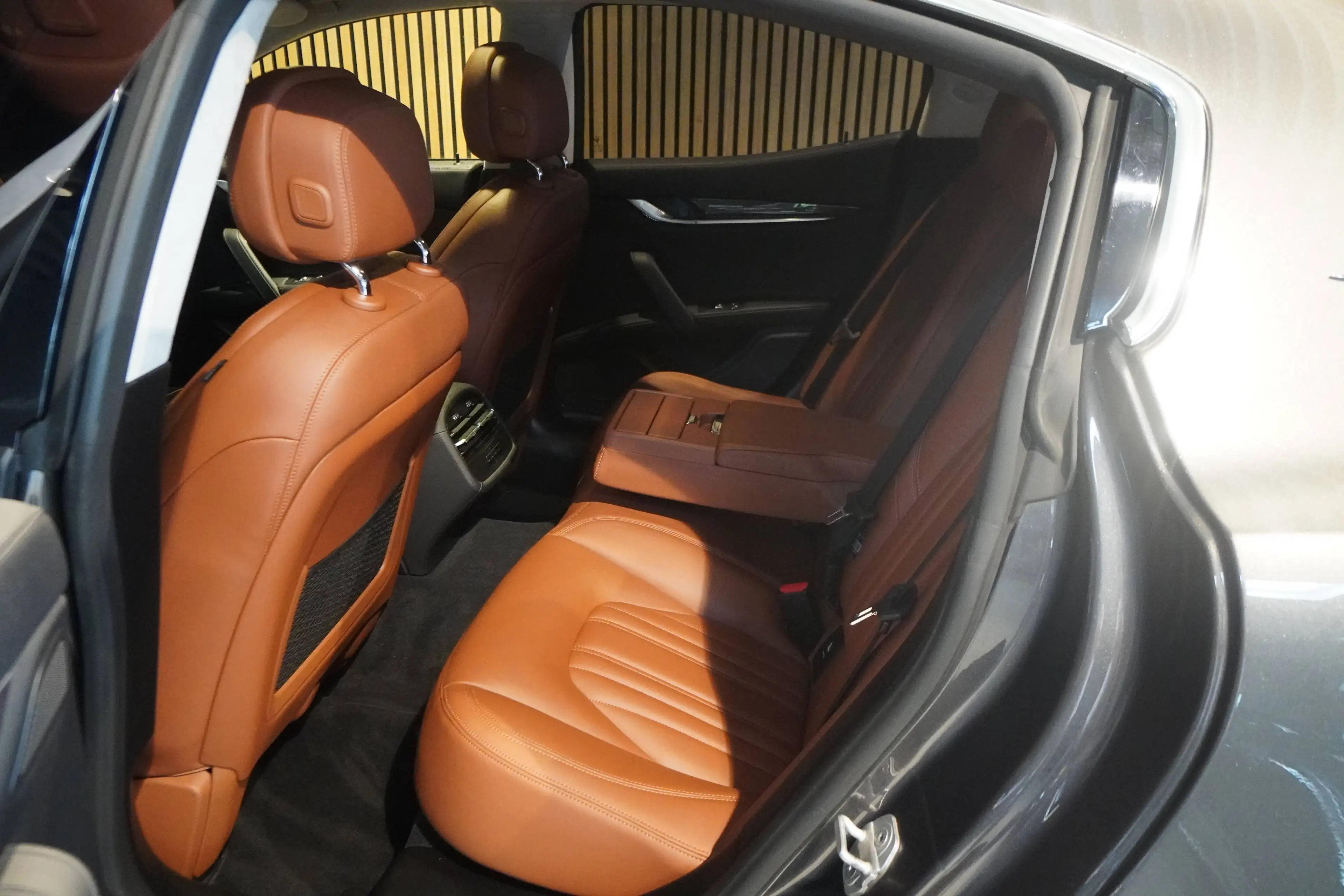 Maserati Ghibli Ghibli Automatik S Q4-BRD-U-frei-Traum Zustand — photo 11