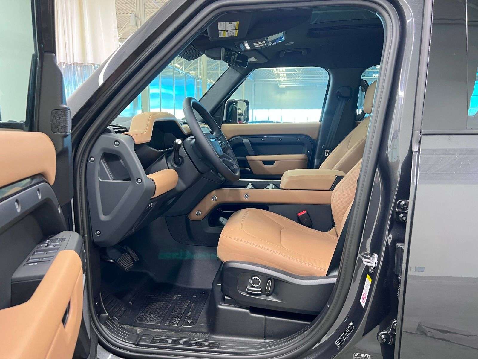 2026 Land Rover Defender 130 P400 X-DYNAMIC SE | 3RD ROW CPT CHAIRS thumb 29