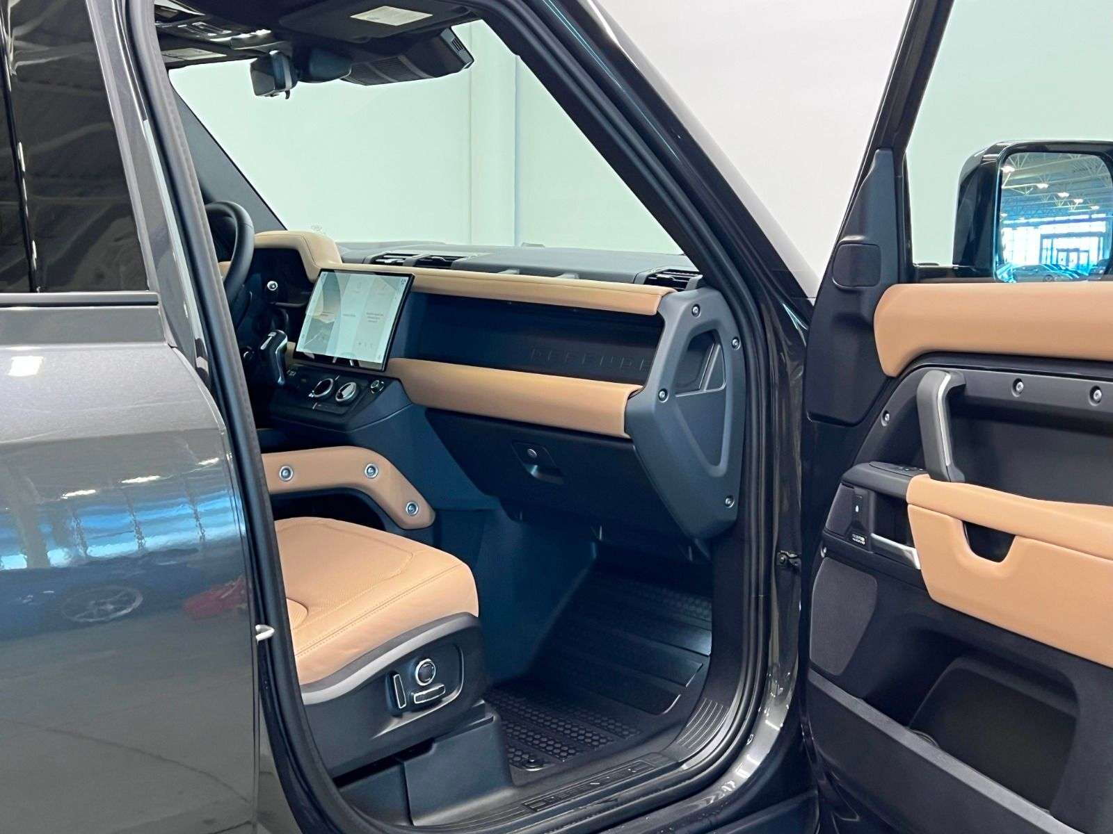 2026 Land Rover Defender 130 P400 X-DYNAMIC SE | 3RD ROW CPT CHAIRS thumb 30