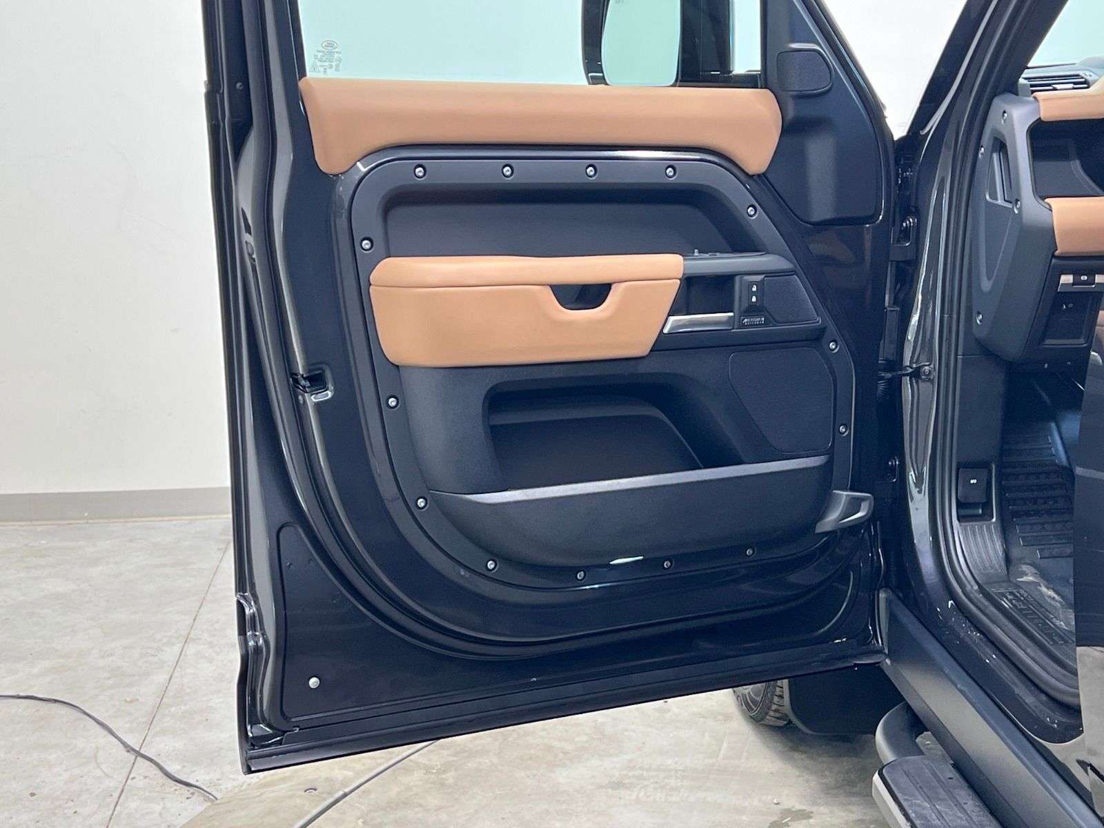 2026 Land Rover Defender 130 P400 X-DYNAMIC SE | 3RD ROW CPT CHAIRS thumb 22