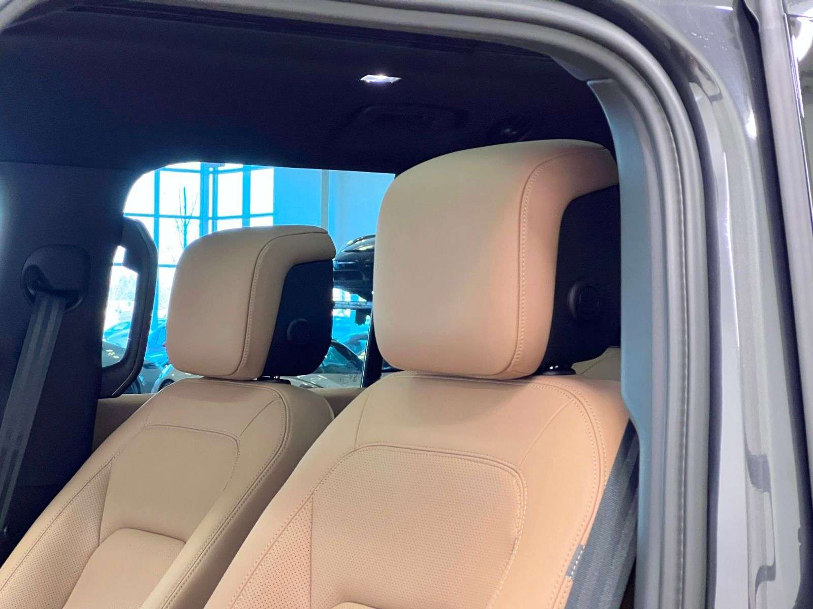 2026 Land Rover Defender 130 P400 X-DYNAMIC SE | 3RD ROW CPT CHAIRS thumb 27