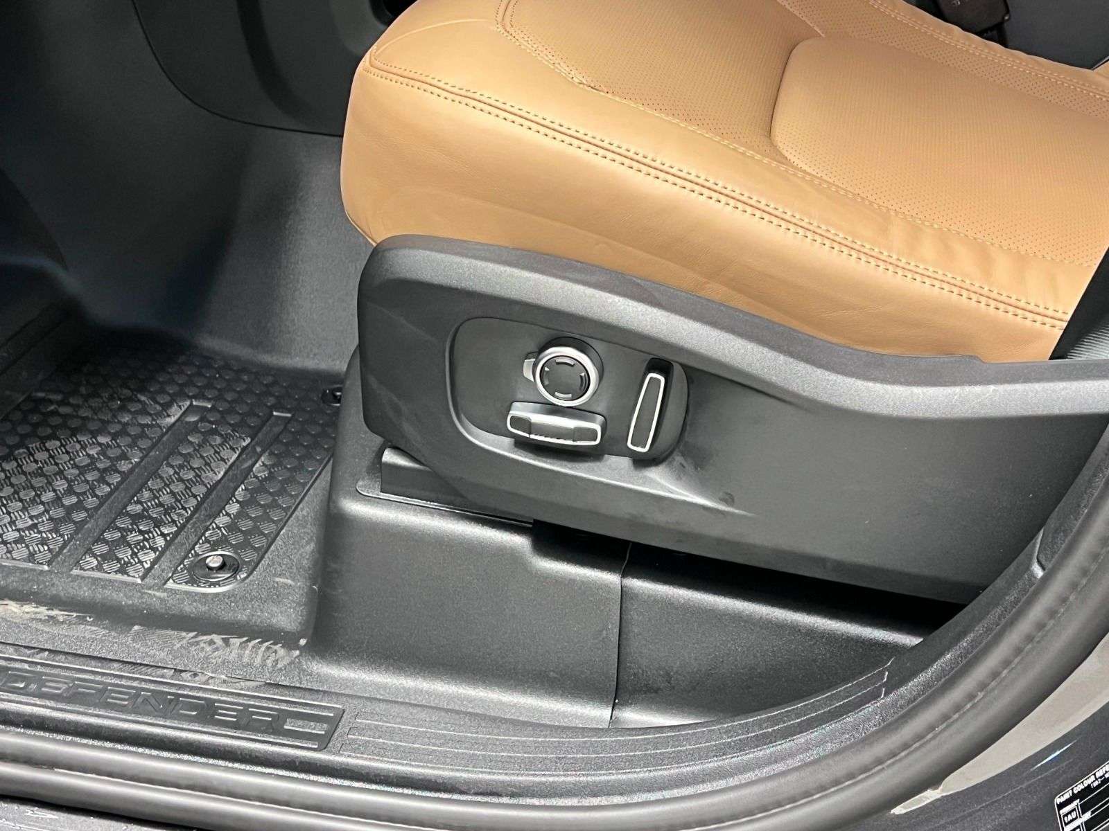 2026 Land Rover Defender 130 P400 X-DYNAMIC SE | 3RD ROW CPT CHAIRS thumb 26