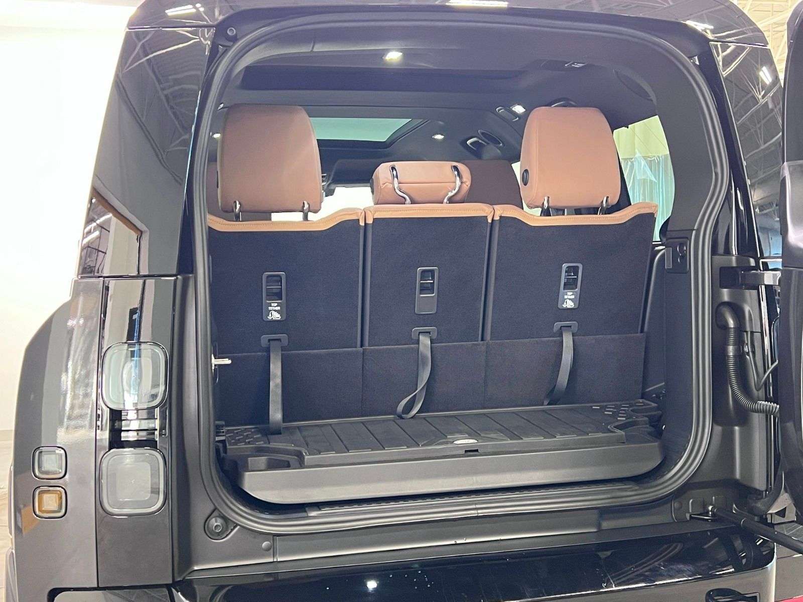 2026 Land Rover Defender 130 P400 X-DYNAMIC SE | 3RD ROW CPT CHAIRS thumb 11