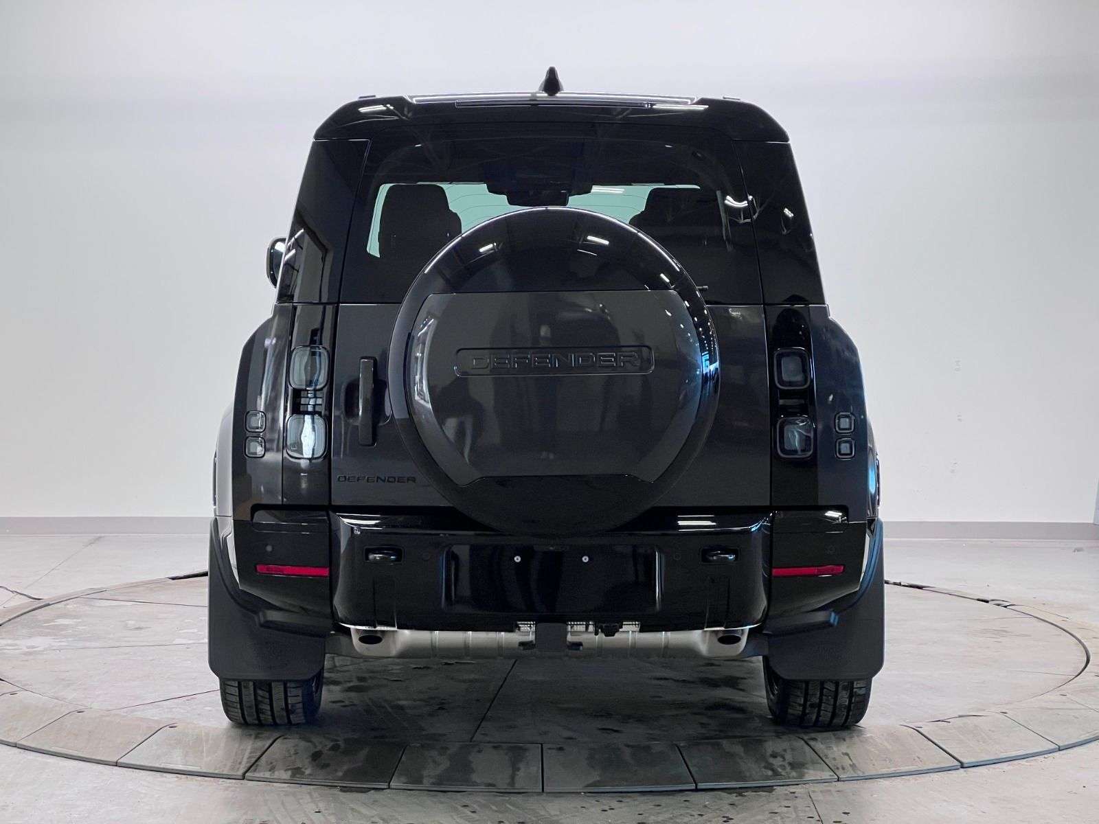 2026 Land Rover Defender 130 P400 X-DYNAMIC SE | 3RD ROW CPT CHAIRS thumb 9