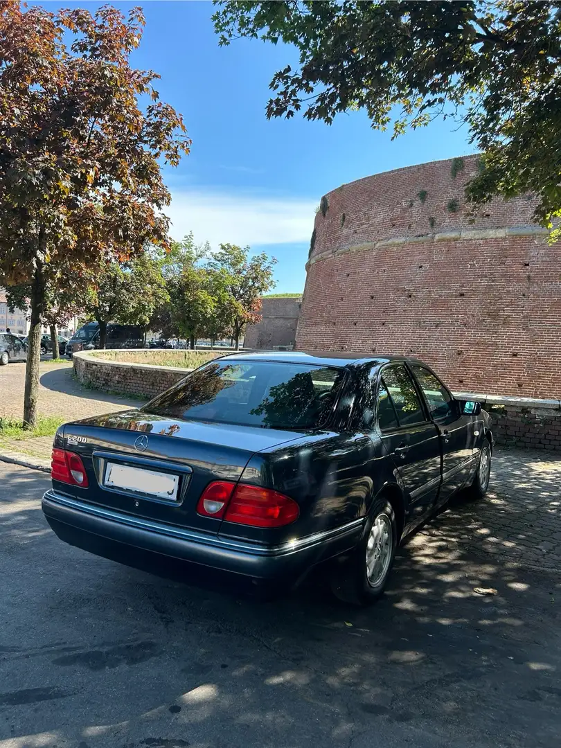 Mercedes-Benz E 200 Elegance - 1
