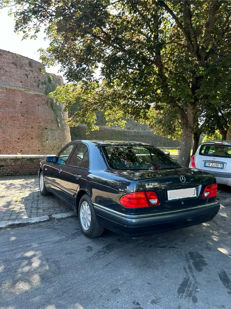 Mercedes-Benz E 200 Elegance - 2