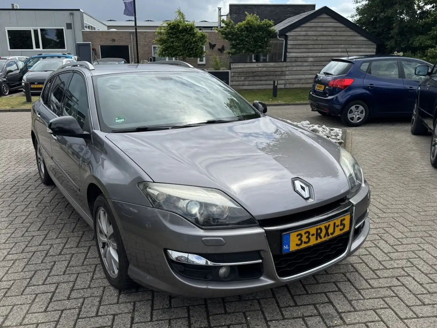 Renault Laguna Estate 2.0 DCI Parsienne Xenon 2011 Grijs EX BPM Grijs - 2