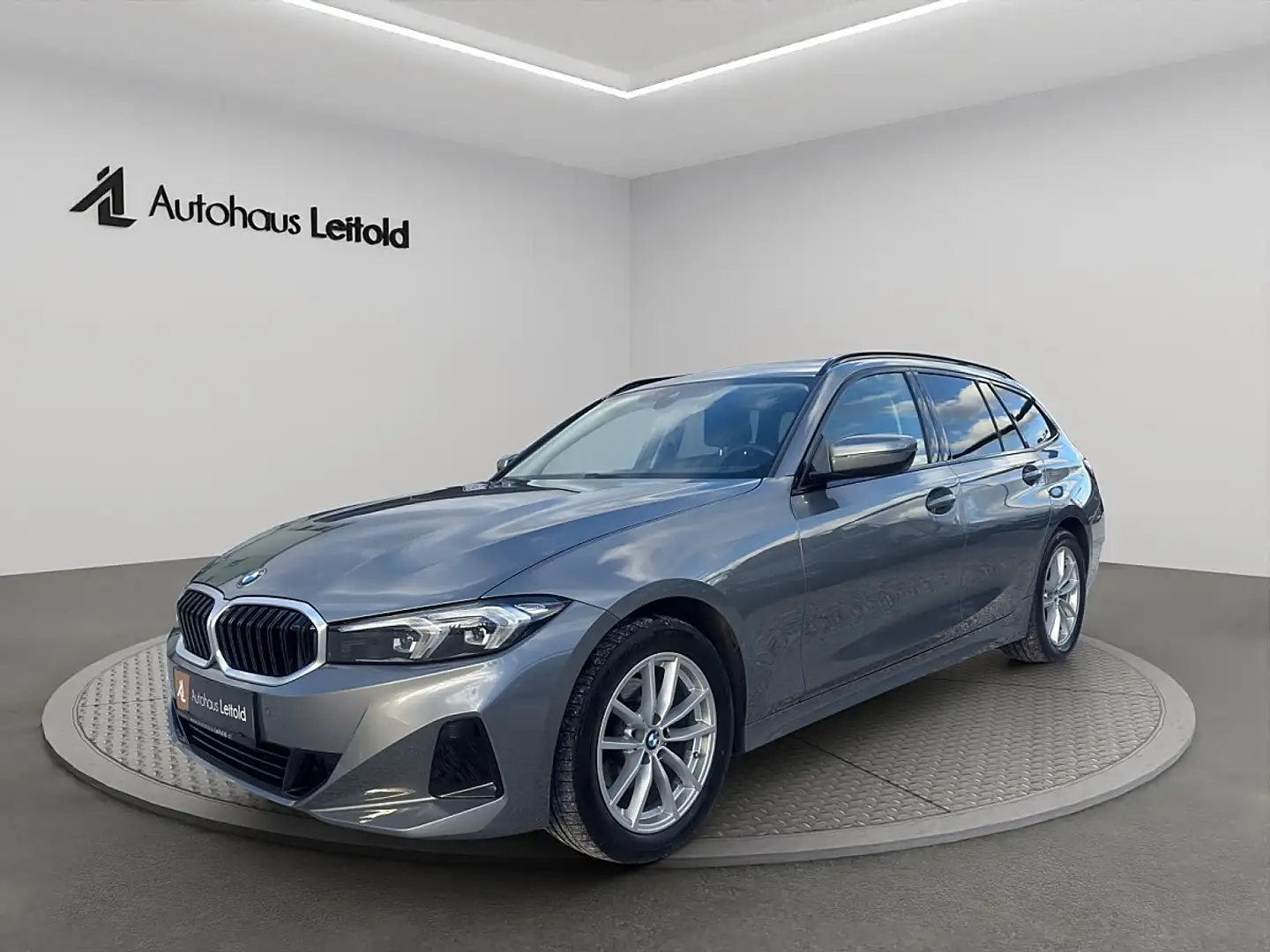 BMW 320 d xDrive Touring Aut. AHK LED VIRTUAL NAVI PDC ... Grau - 1