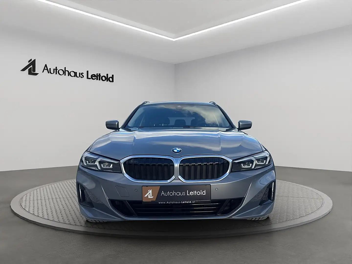 BMW 320 d xDrive Touring Aut. AHK LED VIRTUAL NAVI PDC ... Grau - 2