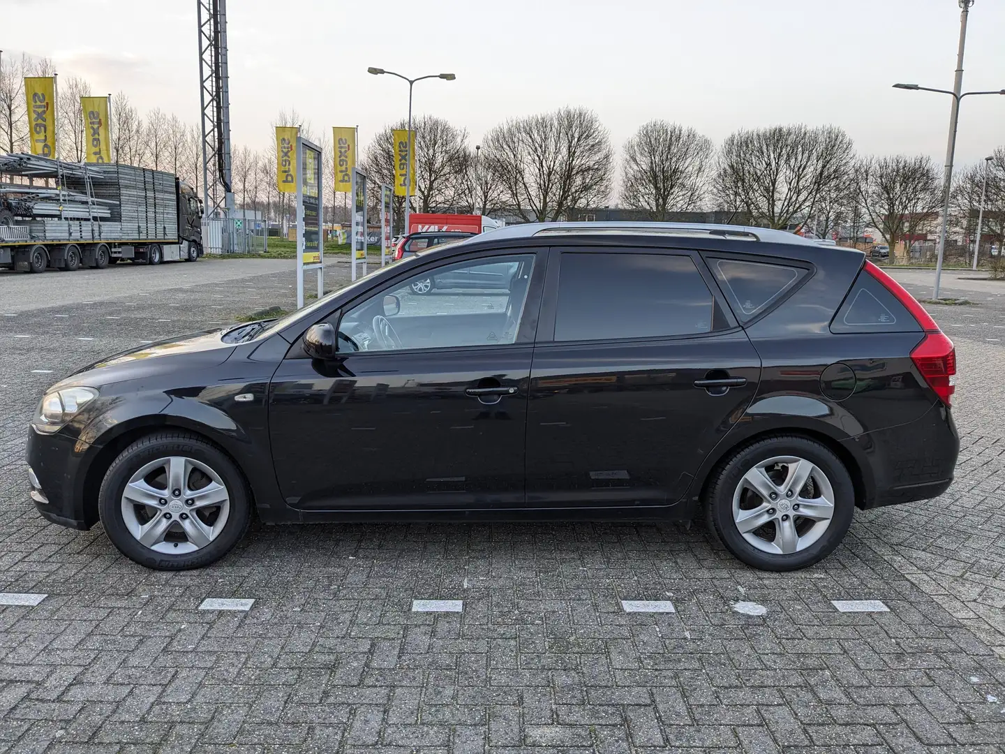 Kia Ceed / cee'd Ceed / cee'd 1.4 CVVT Nav.Pl.Pack crna - 2