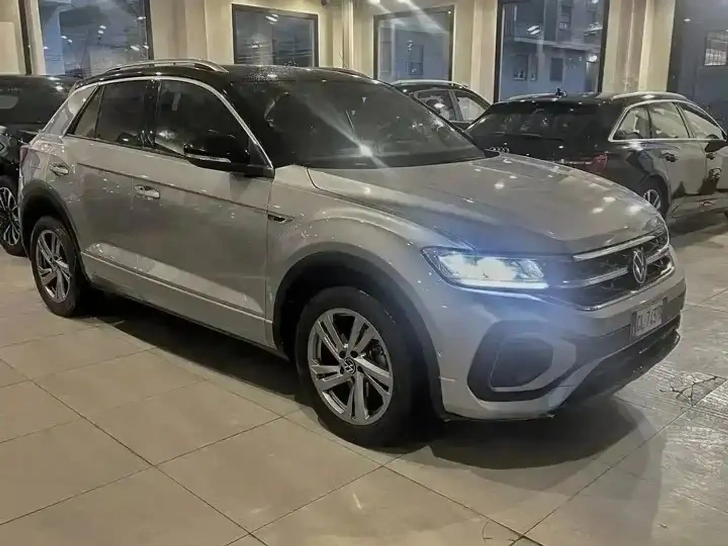 Volkswagen T-Roc 2.0 tdi 115CV R-Line RESTILYNG MY22 Gris - 1