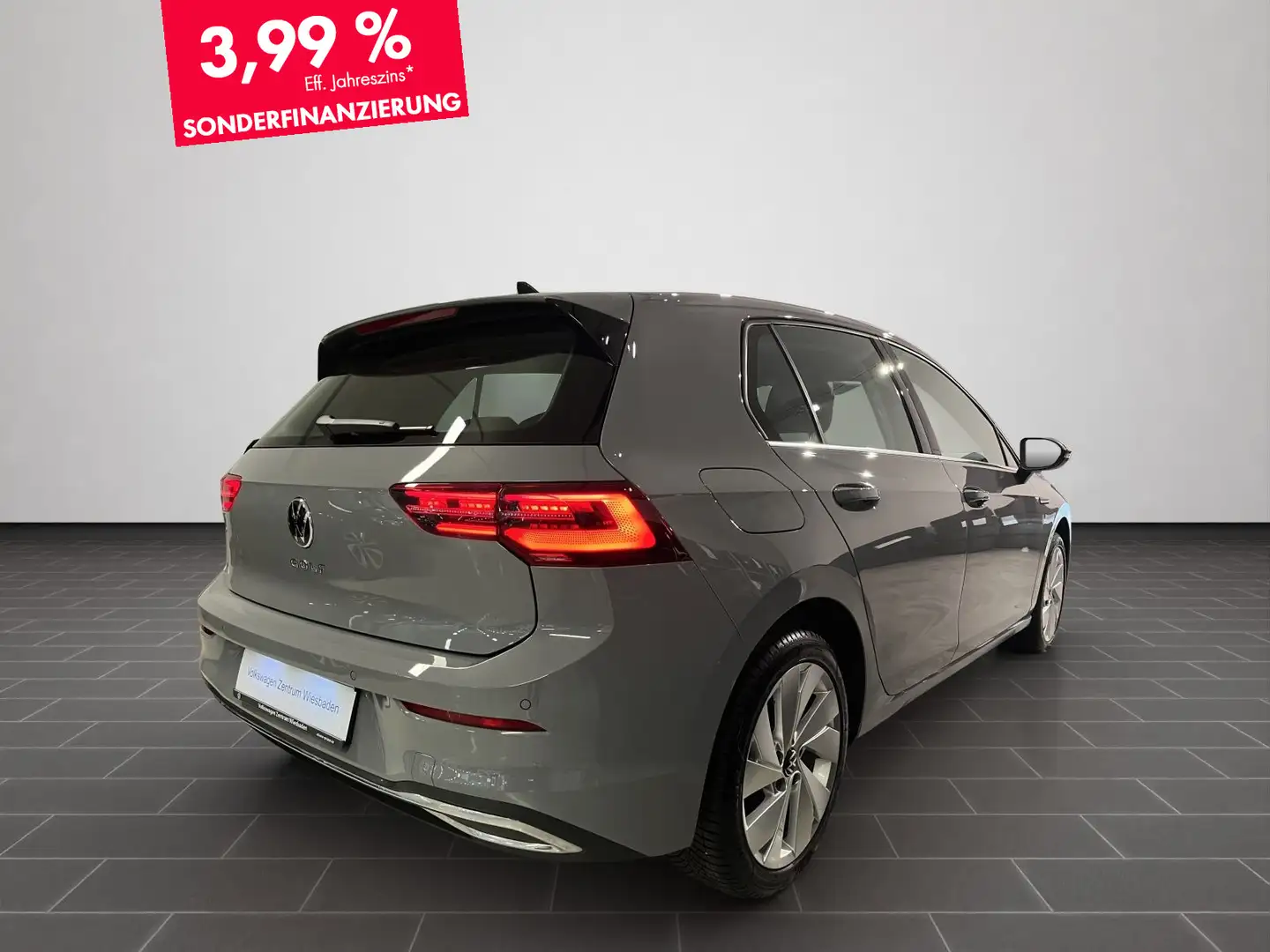Volkswagen Golf VIII 1,5 TSI Style, Navi, Sitzh., IQLight, Grijs - 2
