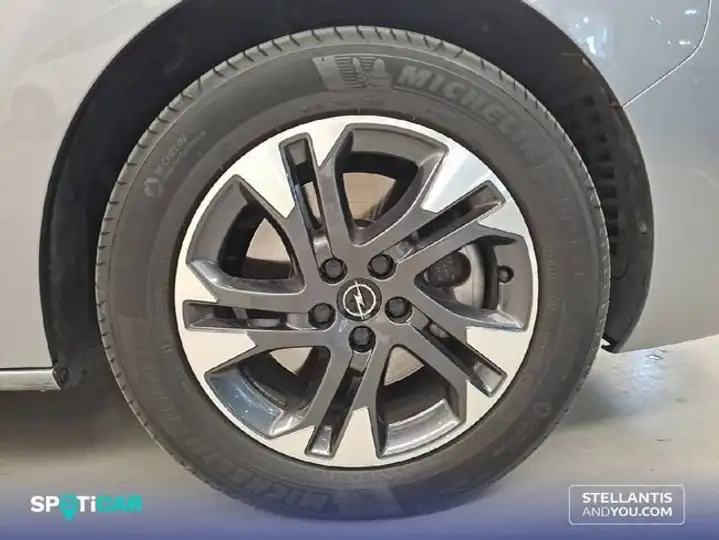 Opel Zafira 2026, foto 11