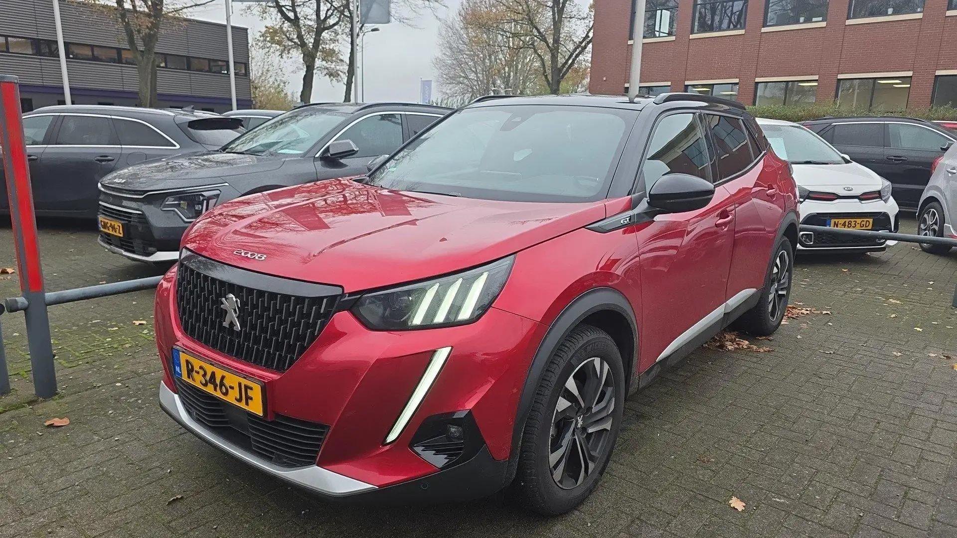 Peugeot 2008 1.2 PureTech GT | Trekhaak | Navigatie | panorama- Rouge - 1