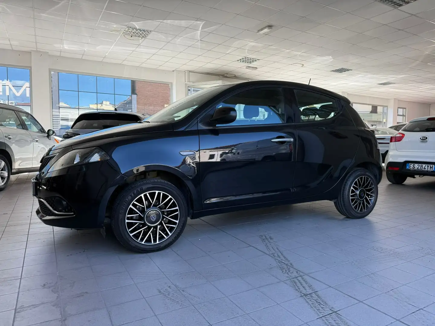 Lancia Ypsilon Ypsilon 1.0 firefly hybrid Gold Plus s Noir - 2