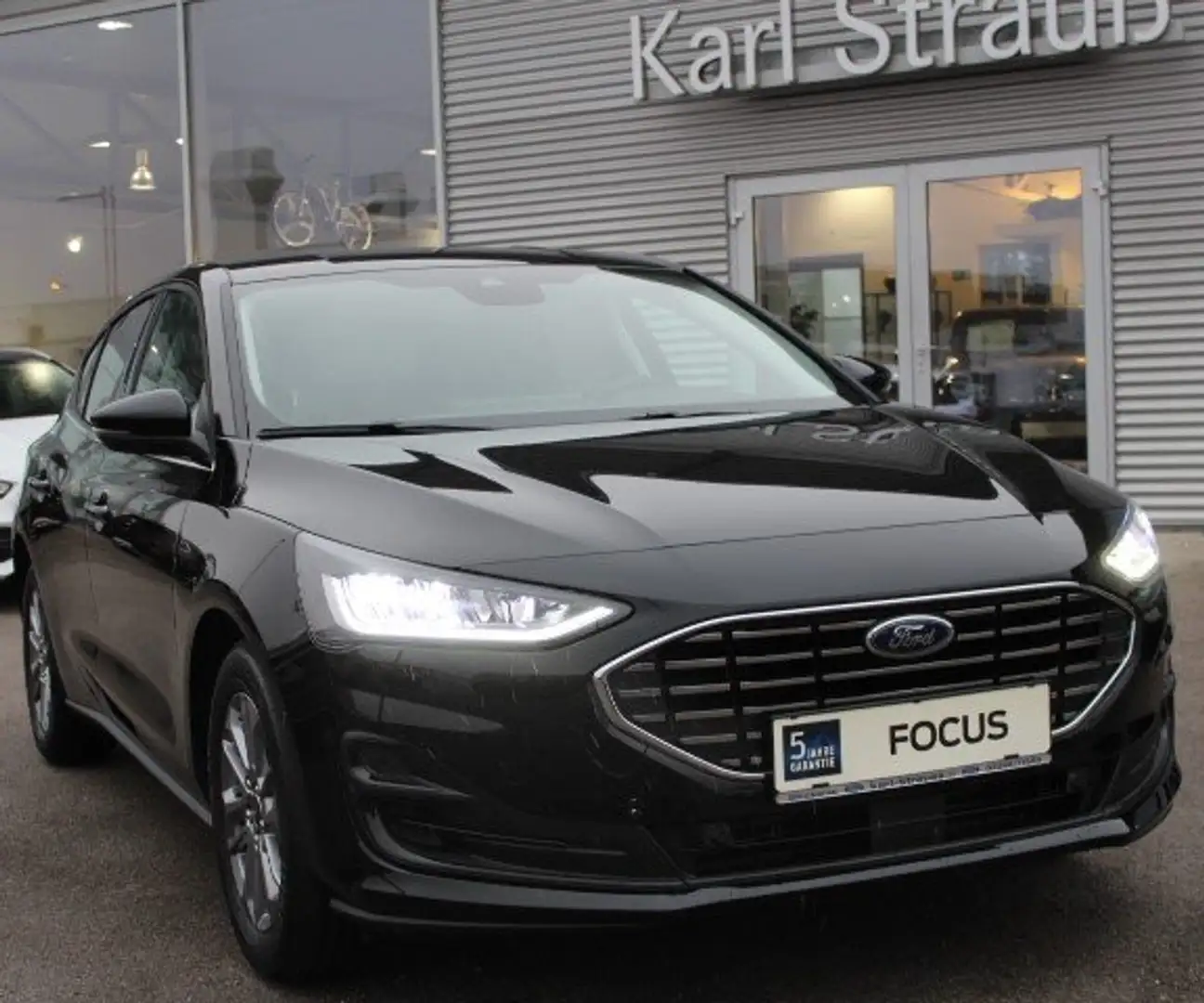 Ford Focus 1,0 l Eco B. MEHV 125PS Titanium Edition Zwart - 1