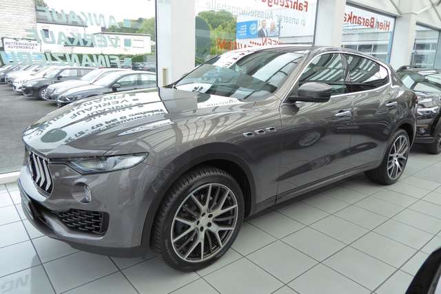 Imagine Maserati Levante Q4 Pano-SD