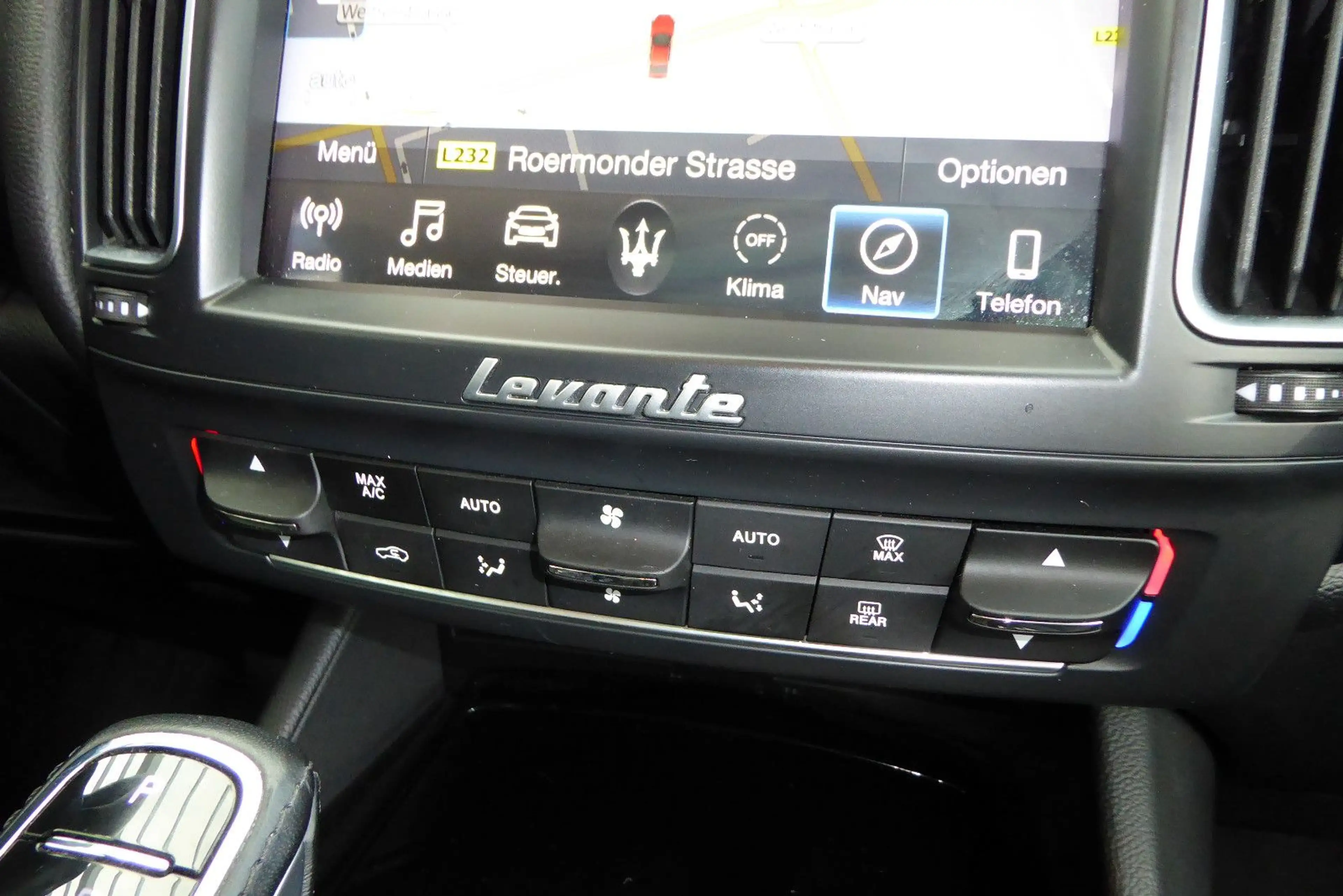 Maserati Levante Q4 Pano-SD — photo 9