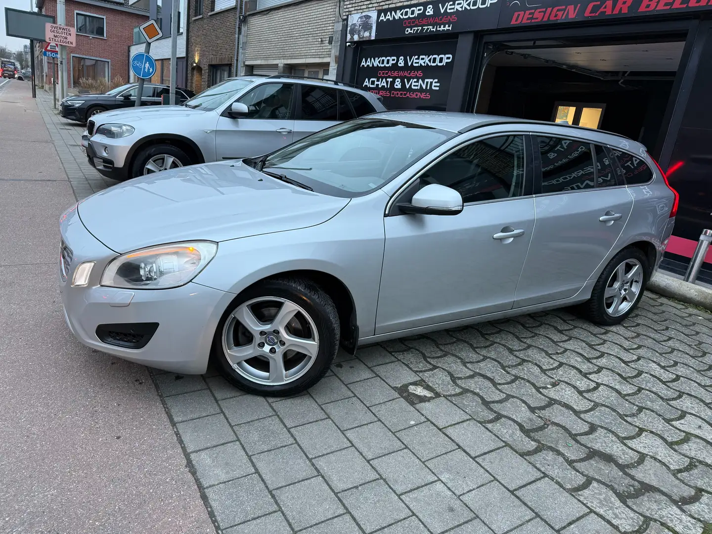 Volvo V60 1.6 D DRIVe *1er Main Carnet Volvo *Garantie 1 an* Argent - 1