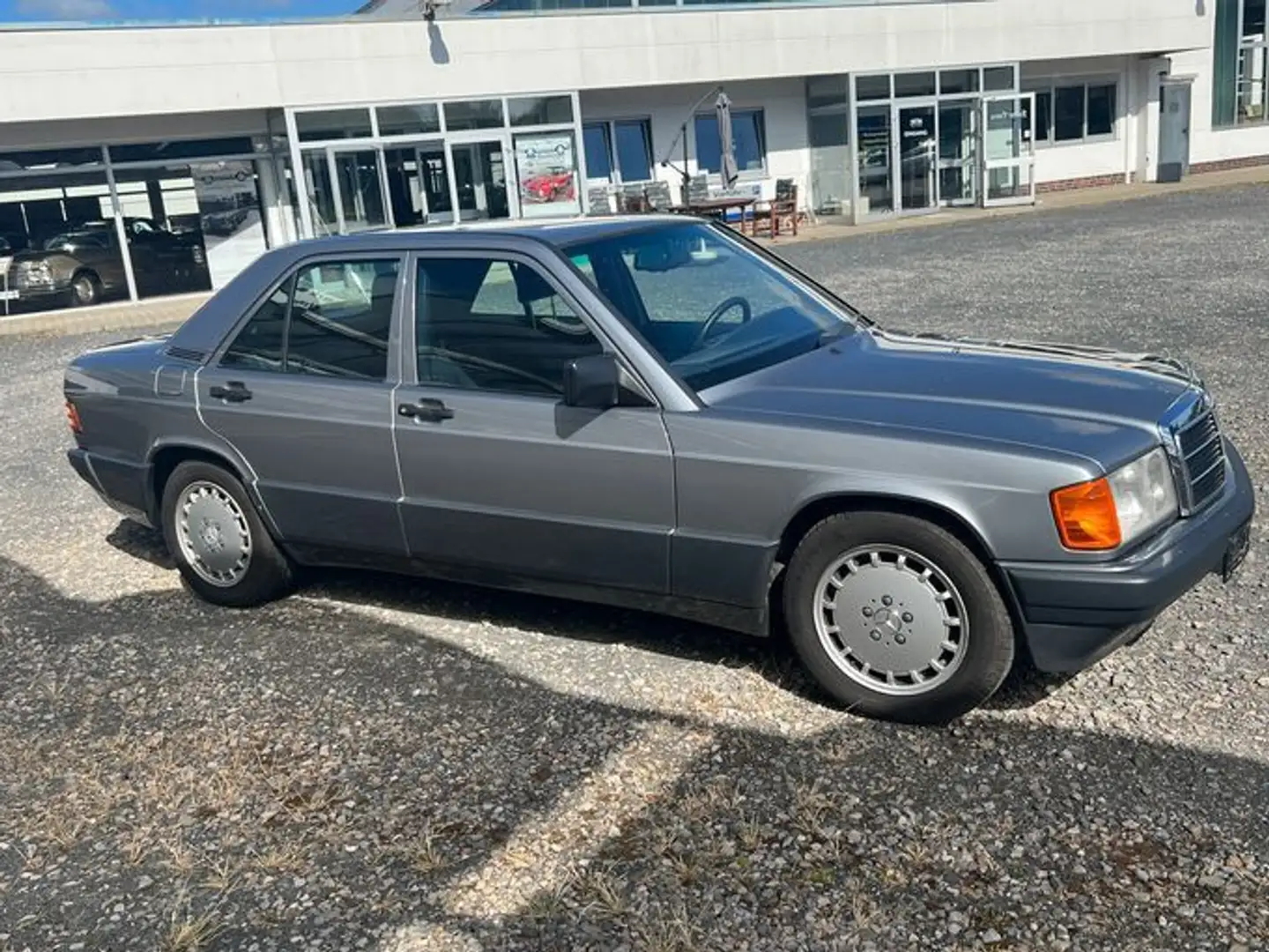 Mercedes-Benz 190 E 1.8 Traumzustand Scheckheft,62.420 km Gris - 2