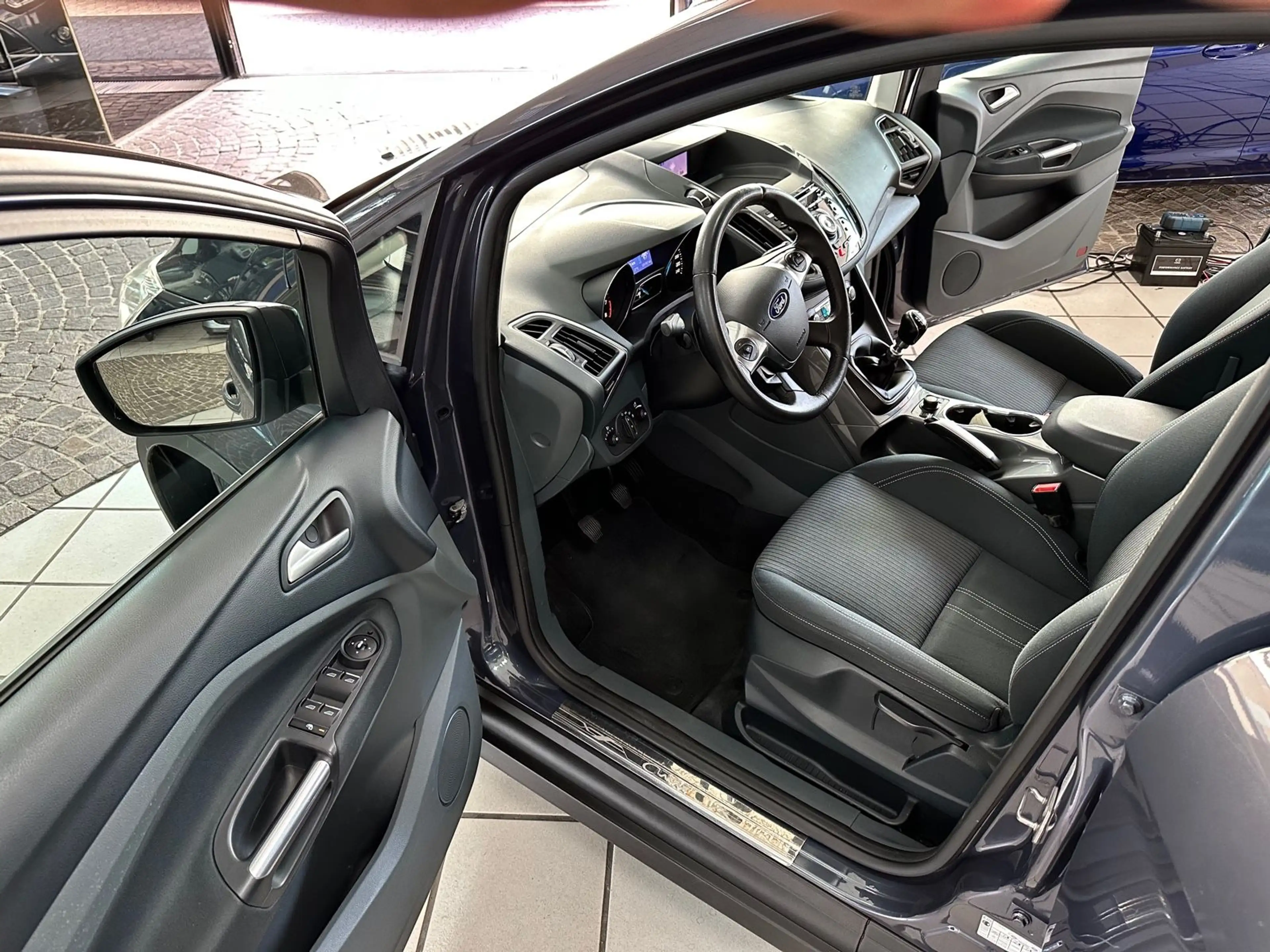 Ford C-Max C-MAX 1.0 ecoBoost Titanium 6-gang Kamera — photo 8
