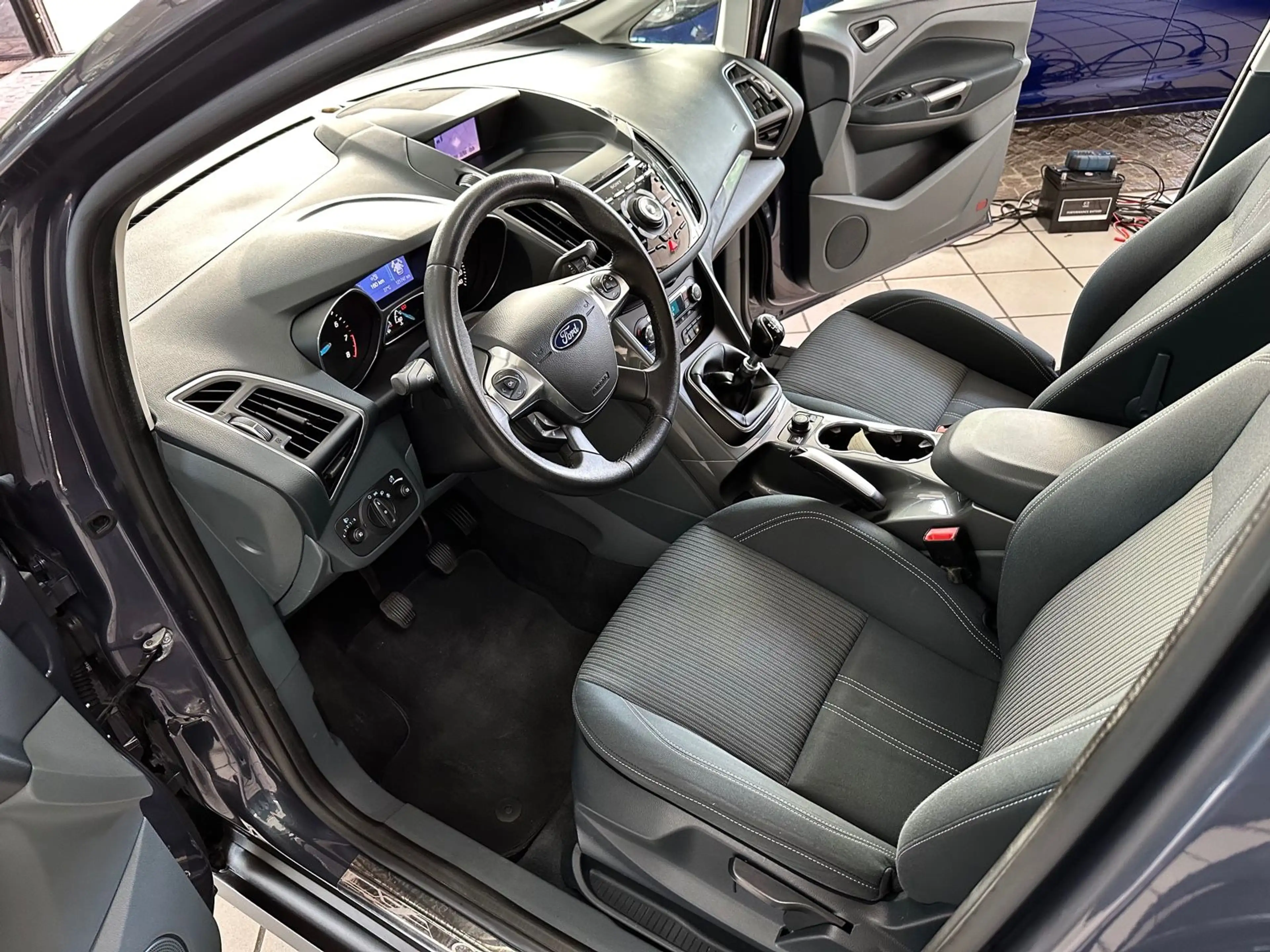 Ford C-Max C-MAX 1.0 ecoBoost Titanium 6-gang Kamera — photo 14