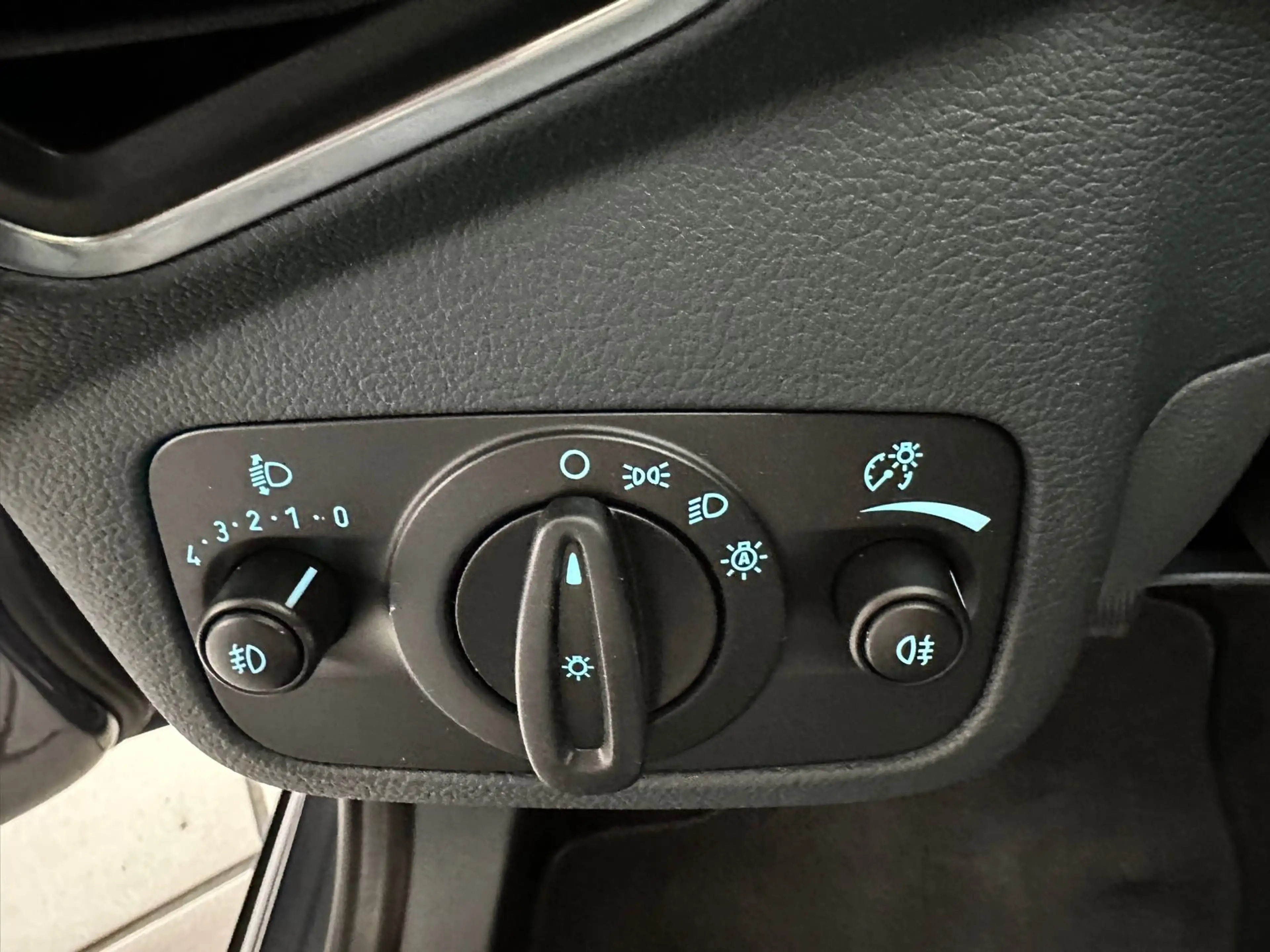Ford C-Max C-MAX 1.0 ecoBoost Titanium 6-gang Kamera — photo 30