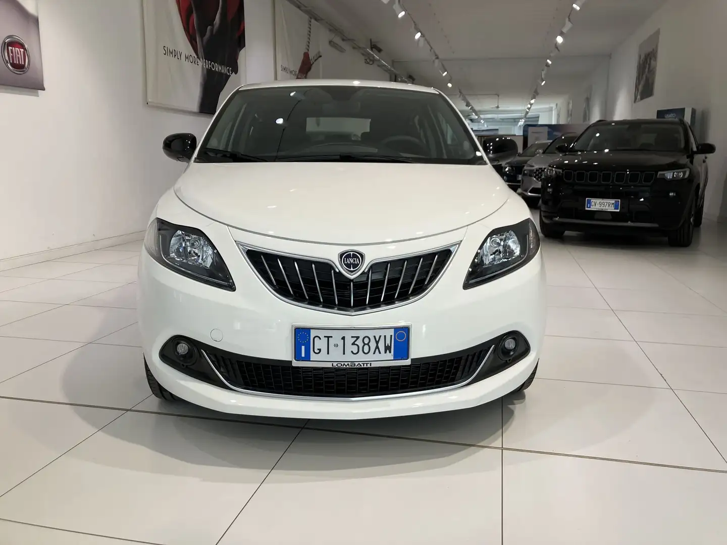 Lancia Ypsilon Ypsilon 1.0 FireFly 5 porte S&S Hybrid Platino Bianco - 2