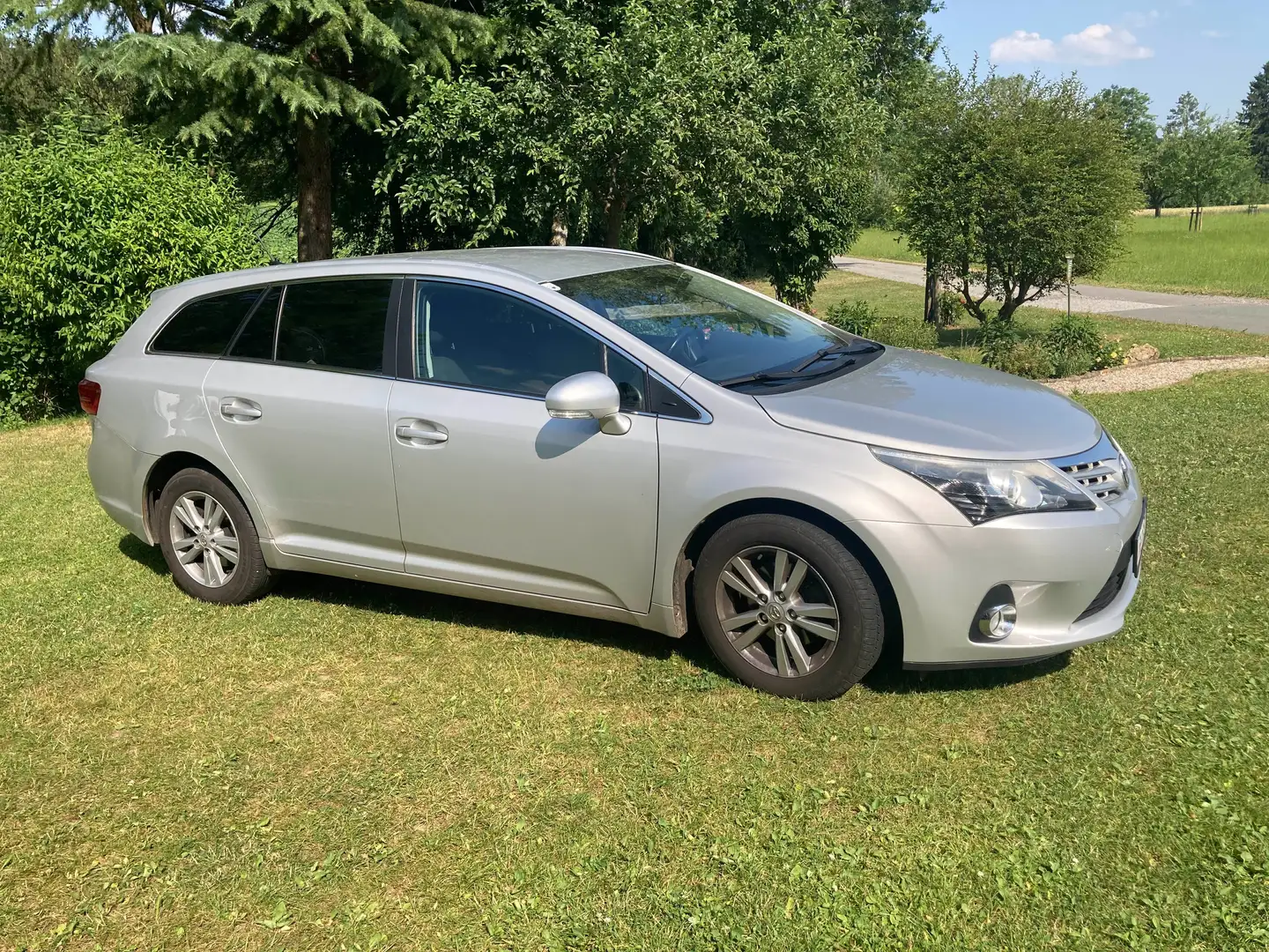 Toyota Avensis Avensis 2,0 D4-D 125 DPF Comfort Comfort Argintiu - 1