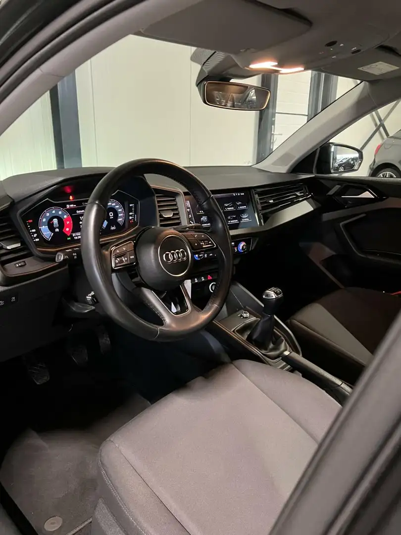 Audi A1 Sportback 30 TFSI 116PK Epic Clima Virtual Carplay Grijs - 2