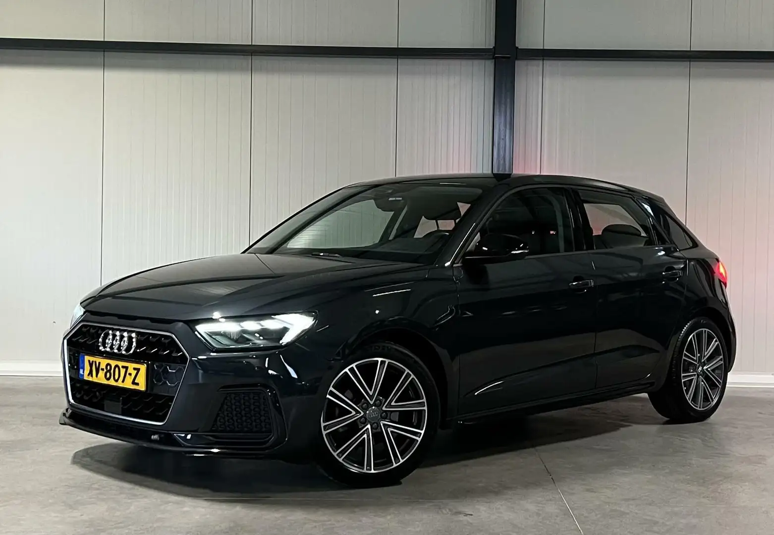 Audi A1 Sportback 30 TFSI 116PK Epic Clima Virtual Carplay Grijs - 1