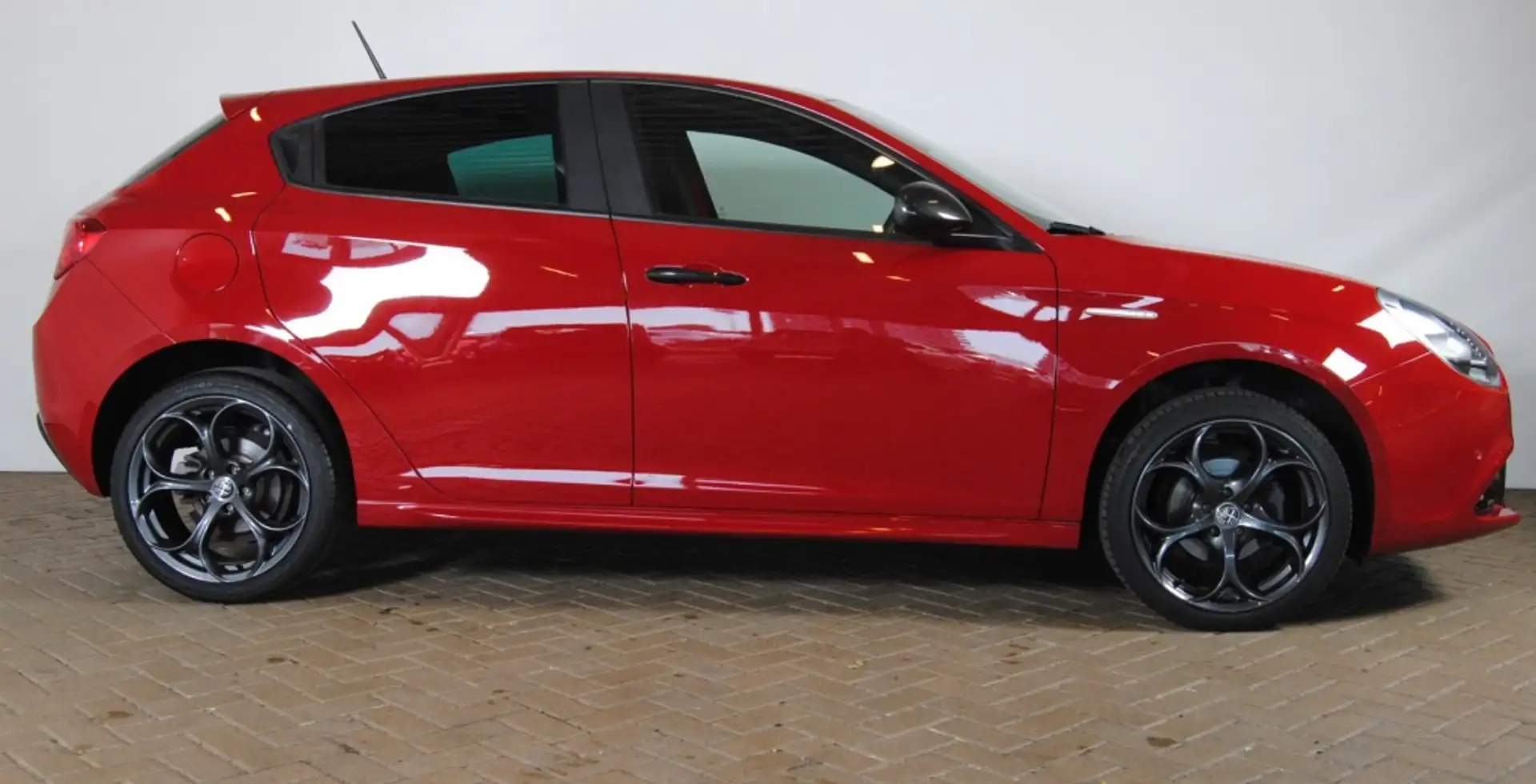 Alfa Romeo Giulietta 1.4 Turbo Rood - 2
