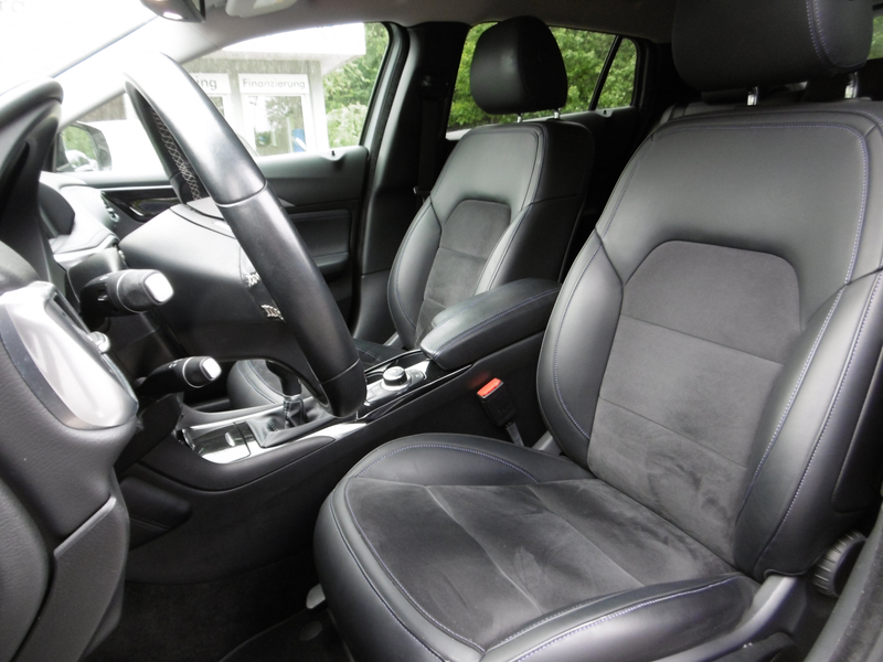 Infiniti Q30 1.5d LUXE Nav LED Alcantara Keyless CAM PDC — photo 3